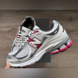 SOLD - New Balance 2002r men size 9.5 NEW